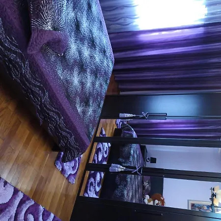 Cazare Sandi * Novaci-Străini